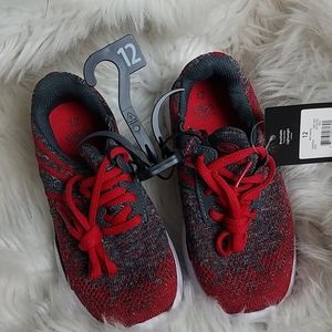 T) Kids tennis shoes